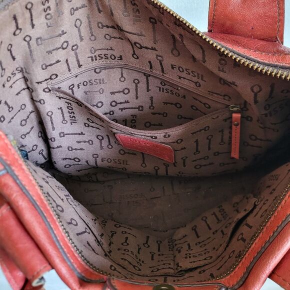Fossil Leather Keyhole Tote Shoulder Bag in Red 17x10x4 Distressed Discoloration - Picture 13 of 17